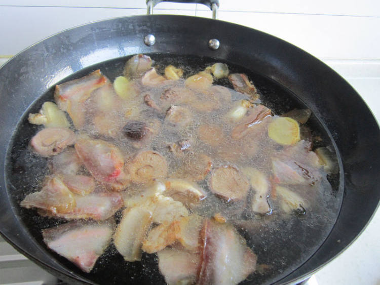 香菇炖腊肉步骤8
