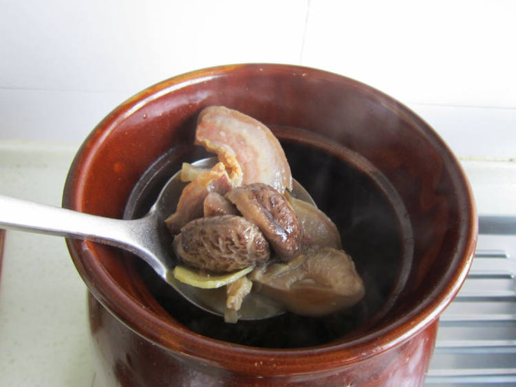 香菇炖腊肉步骤12
