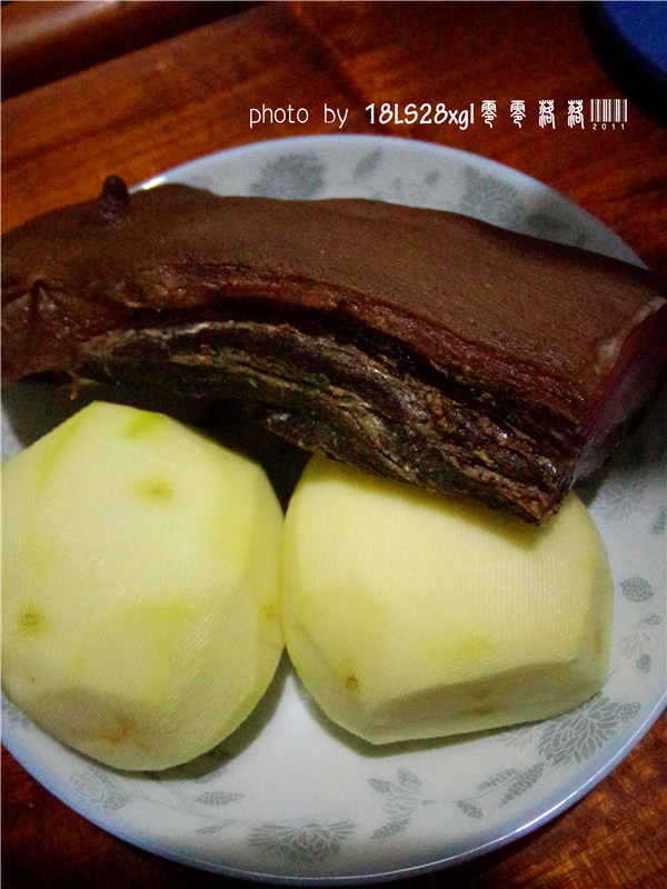 土豆腊肉步骤1