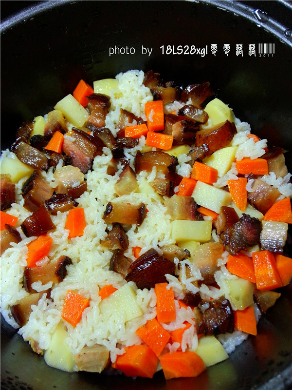 土豆腊肉焖饭步骤11
