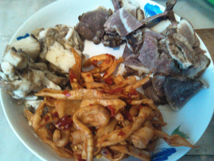 腊肉炒辣椒萝卜步骤1