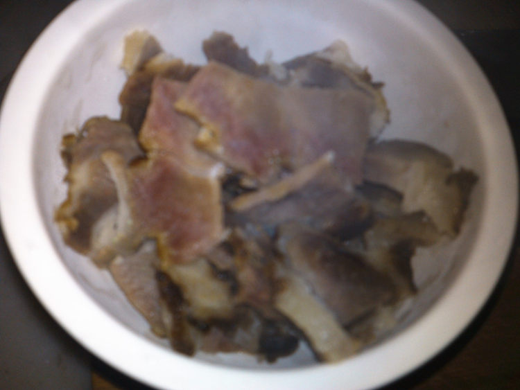 腊肉炒辣椒萝卜步骤2