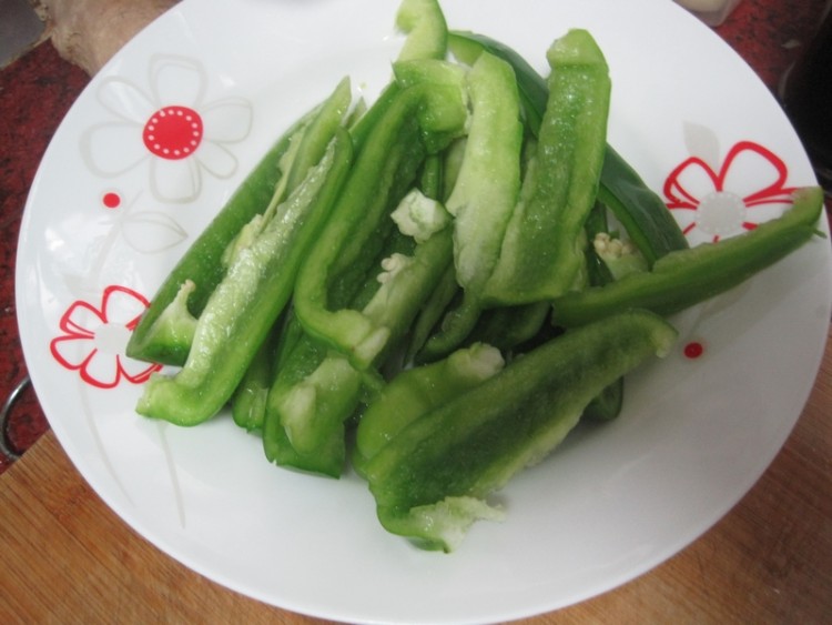 腊味炒青椒步骤1
