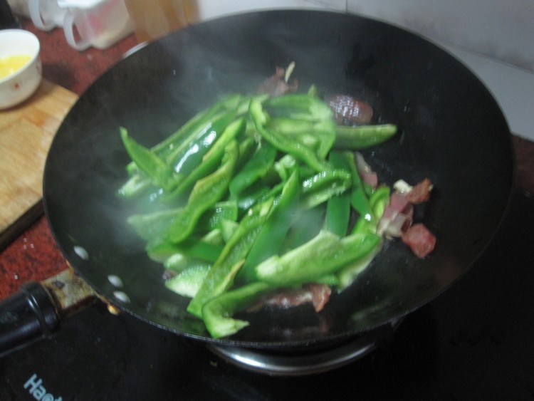 腊味炒青椒步骤5