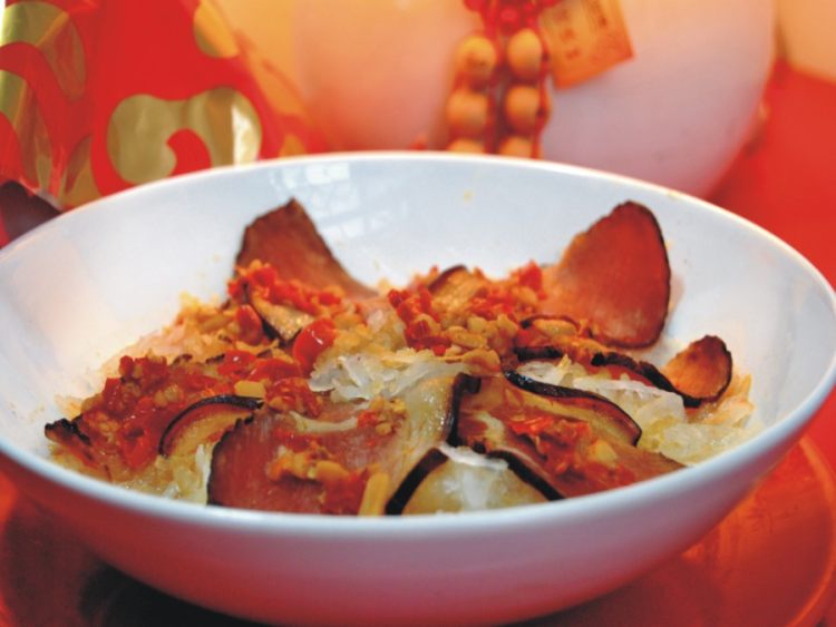 腊肉蒸萝卜丝步骤6