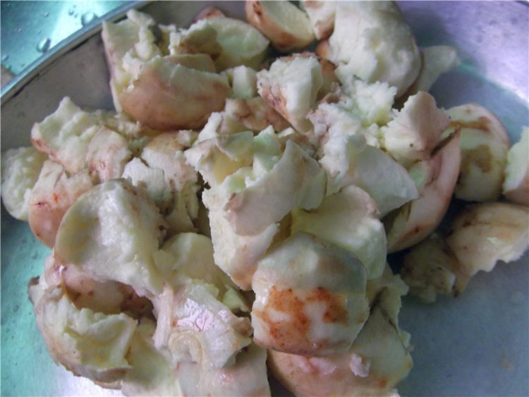 腊肉炒茨菇步骤2