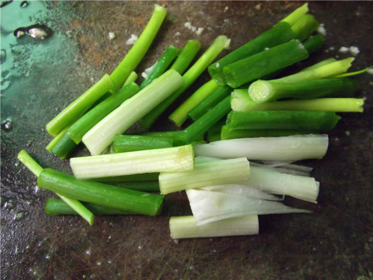 腊肉炒茨菇步骤4