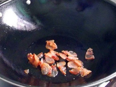 腊肉炒茨菇步骤5