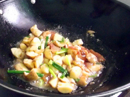 腊肉炒茨菇步骤8