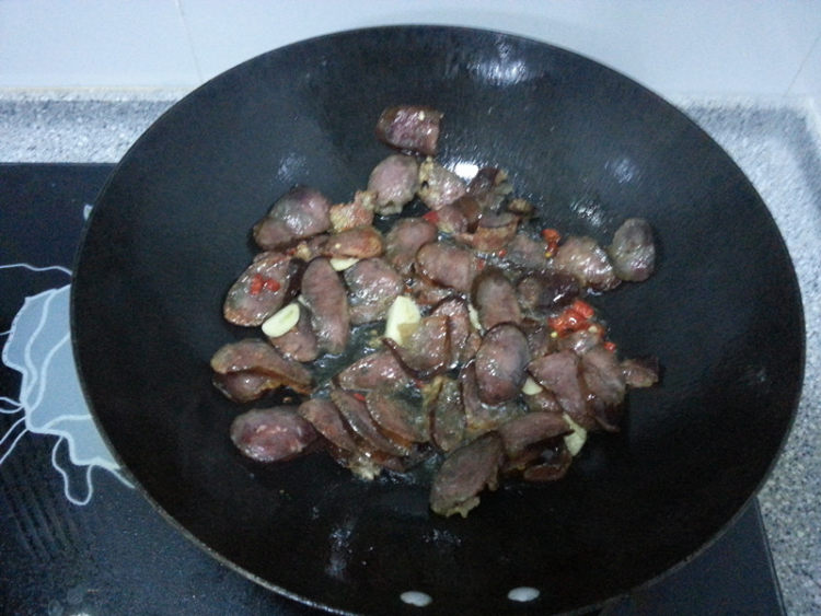 茶树菇炒腊肠步骤5
