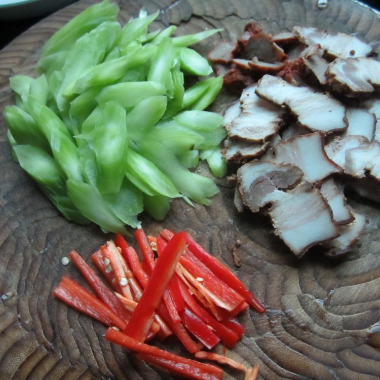 腊肉莴笋步骤1