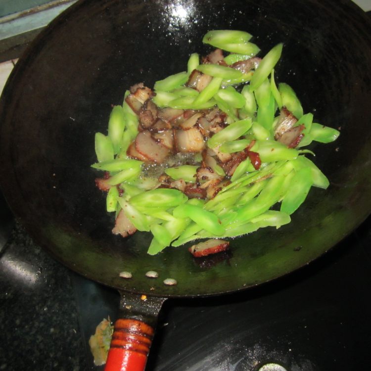 腊肉莴笋步骤6