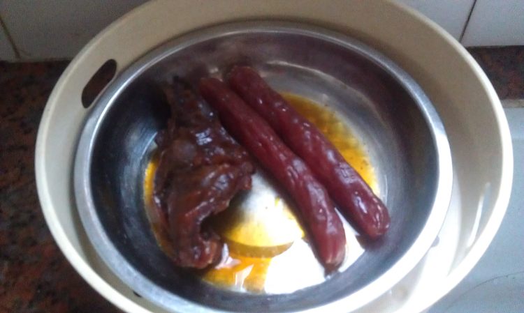 小炒腊味步骤1