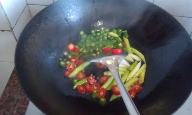 小炒腊味步骤4