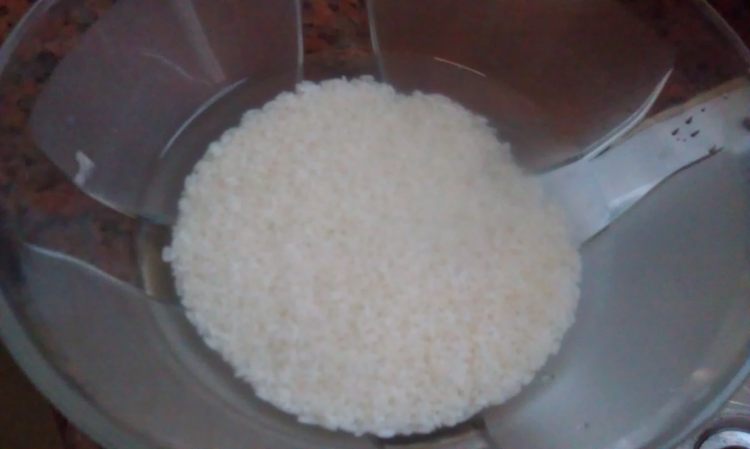 腊味窝蛋煲仔饭步骤1