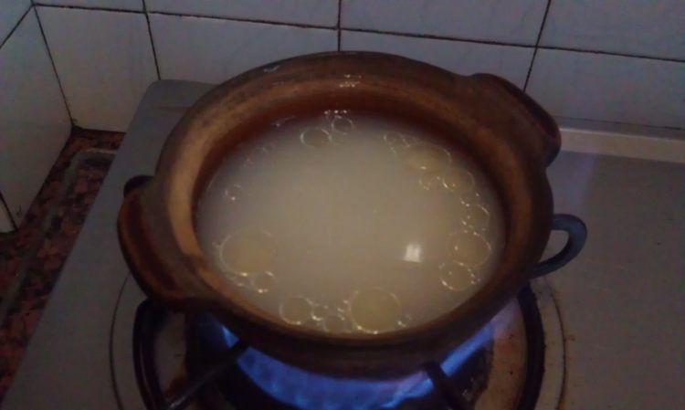 腊味窝蛋煲仔饭步骤3
