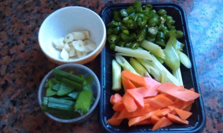豇豆干炒腊肉步骤3