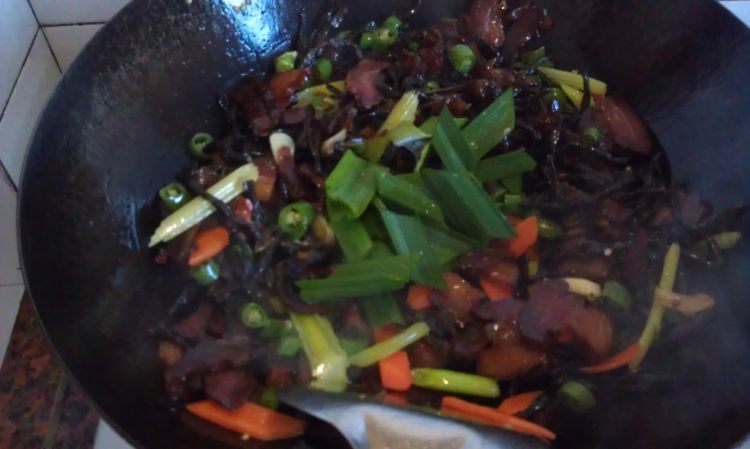 豇豆干炒腊肉步骤8