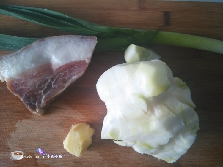 抱子芥炒腊肉步骤1