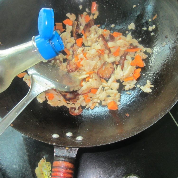 豉香干萝卜腊肉步骤8