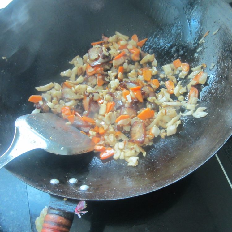 豉香干萝卜腊肉步骤9