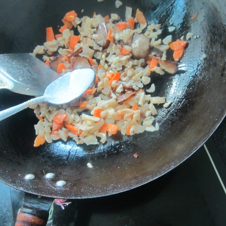豉香干萝卜腊肉步骤7