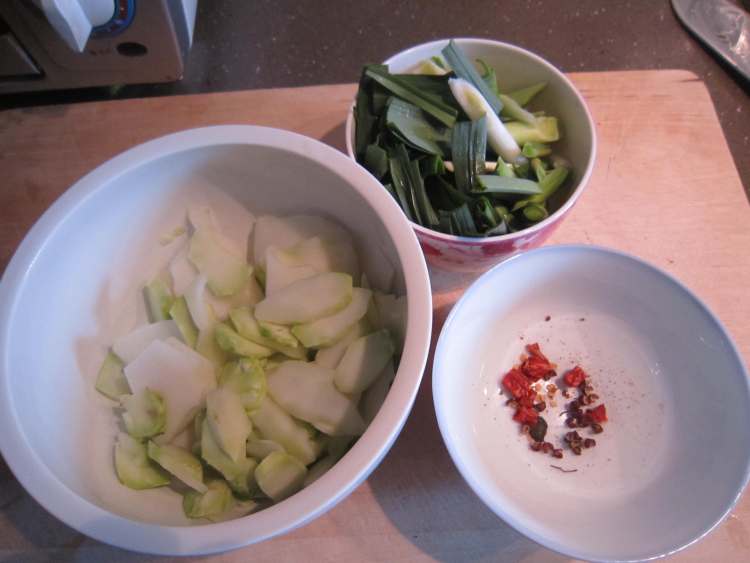 青蒜儿菜炒腊肉步骤4