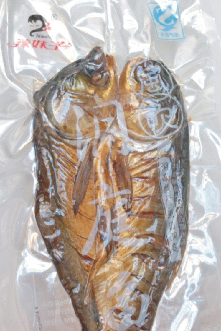腊肉蒸鱼步骤1