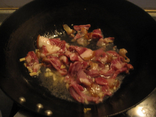 腊肉豆豉炒豆干步骤4