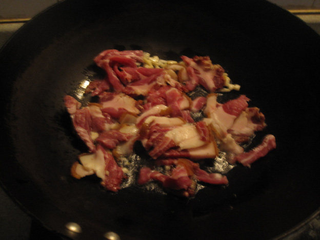 腊肉豆豉炒豆干步骤3