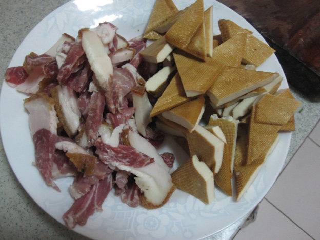 腊肉豆豉炒豆干步骤1