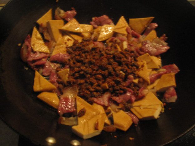腊肉豆豉炒豆干步骤6