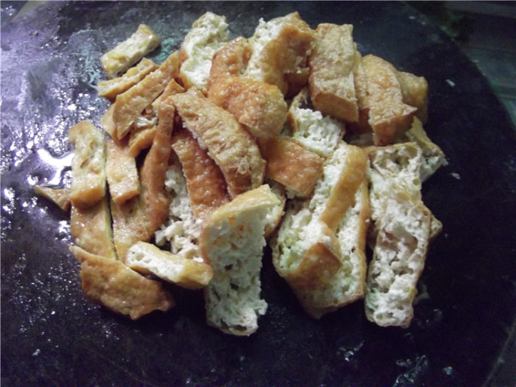 豆卜腊肉煮柚皮步骤5