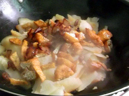 豆卜腊肉煮柚皮步骤11