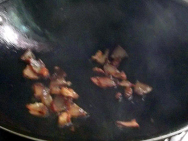 豆卜腊肉煮柚皮步骤7