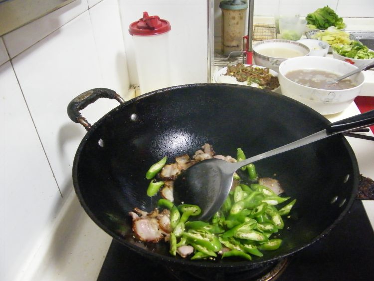 农家炒腊肉步骤9