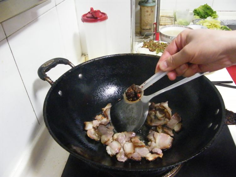 农家炒腊肉步骤8