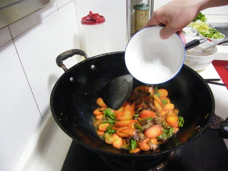 农家炒腊肉步骤11