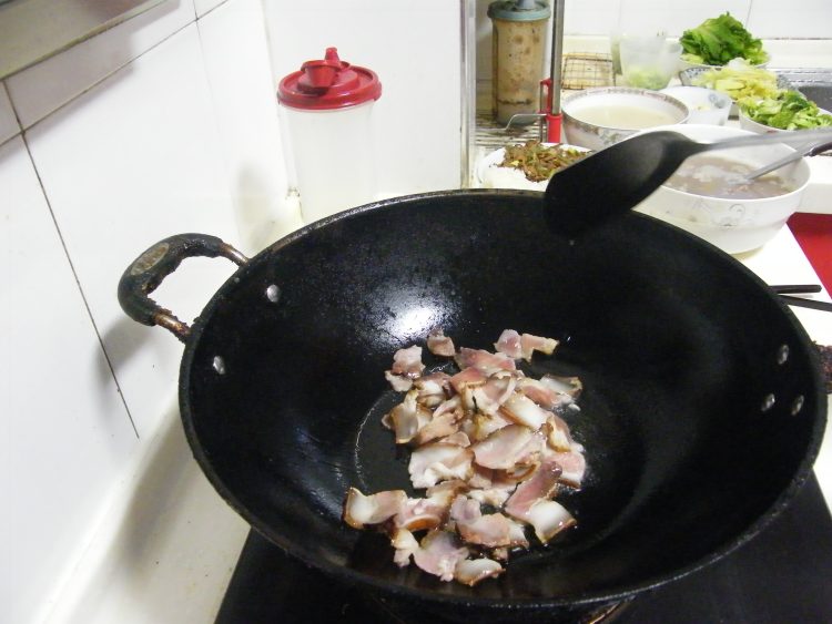 农家炒腊肉步骤7
