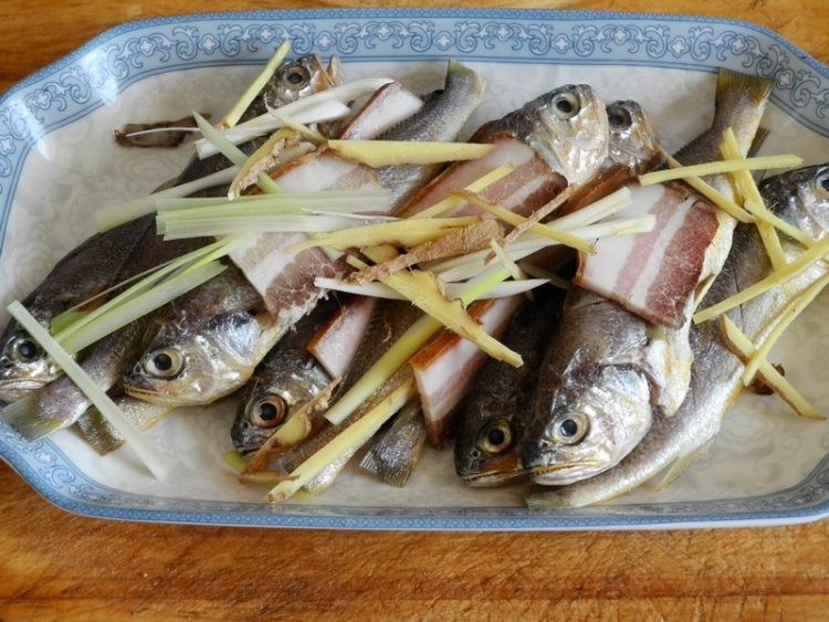 腊肉小黄花步骤6