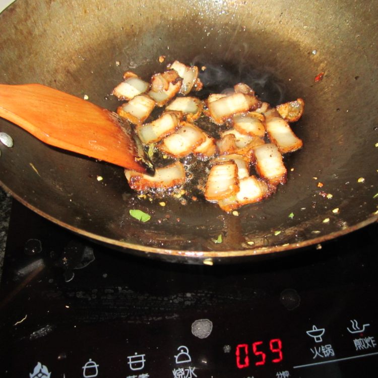 腊肉红萝卜片步骤4