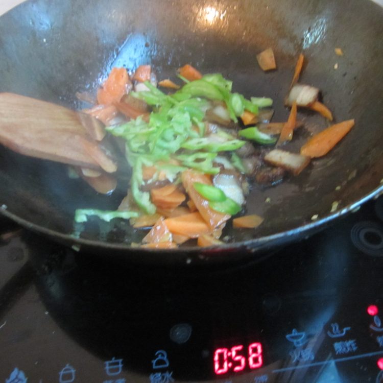 腊肉红萝卜片步骤7