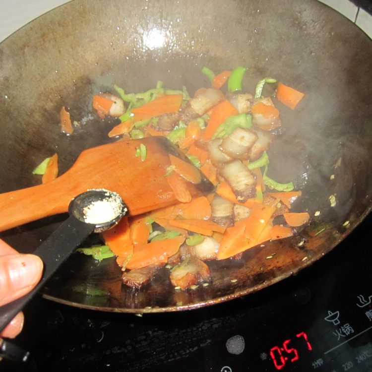 腊肉红萝卜片步骤11
