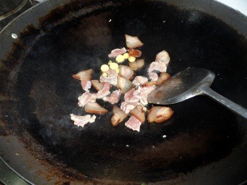 腊肉炒大头菜步骤4