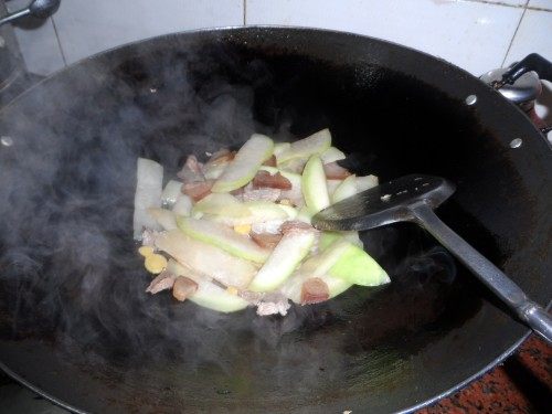 腊肉炒大头菜步骤7