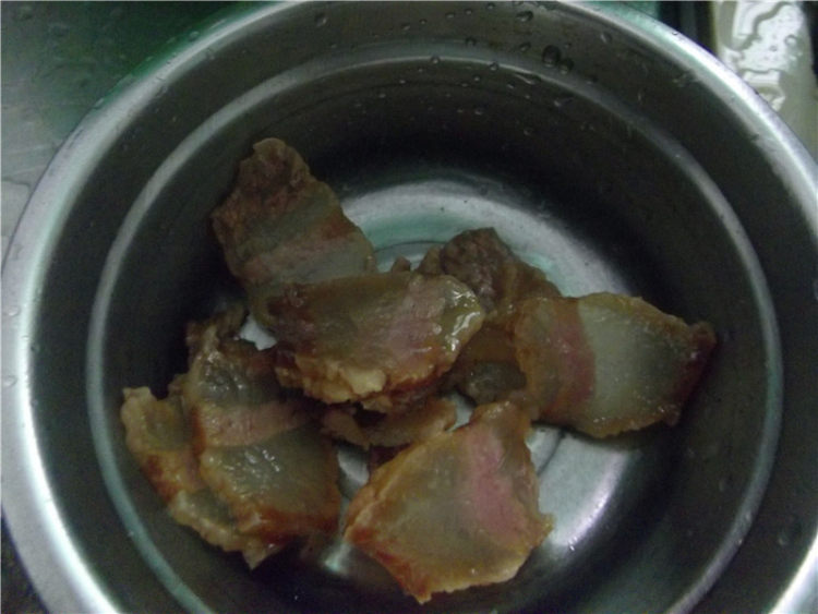 腊肉拌生菜步骤2