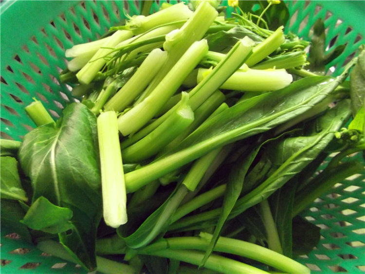 腊味炒菜心步骤1