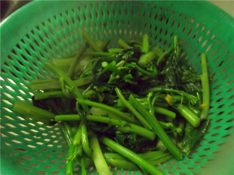 腊味炒菜心步骤3