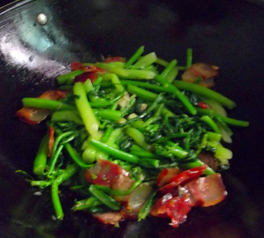 腊味炒菜心步骤5
