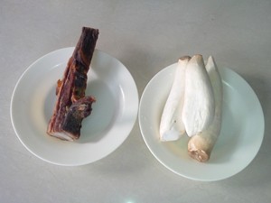 杏鲍菇蒸腊肉步骤1